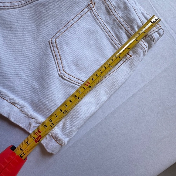TWFS Distressed White Jean Shorts, Hip Cutout, with Flower Appliques - XS - Picture 11 of 13